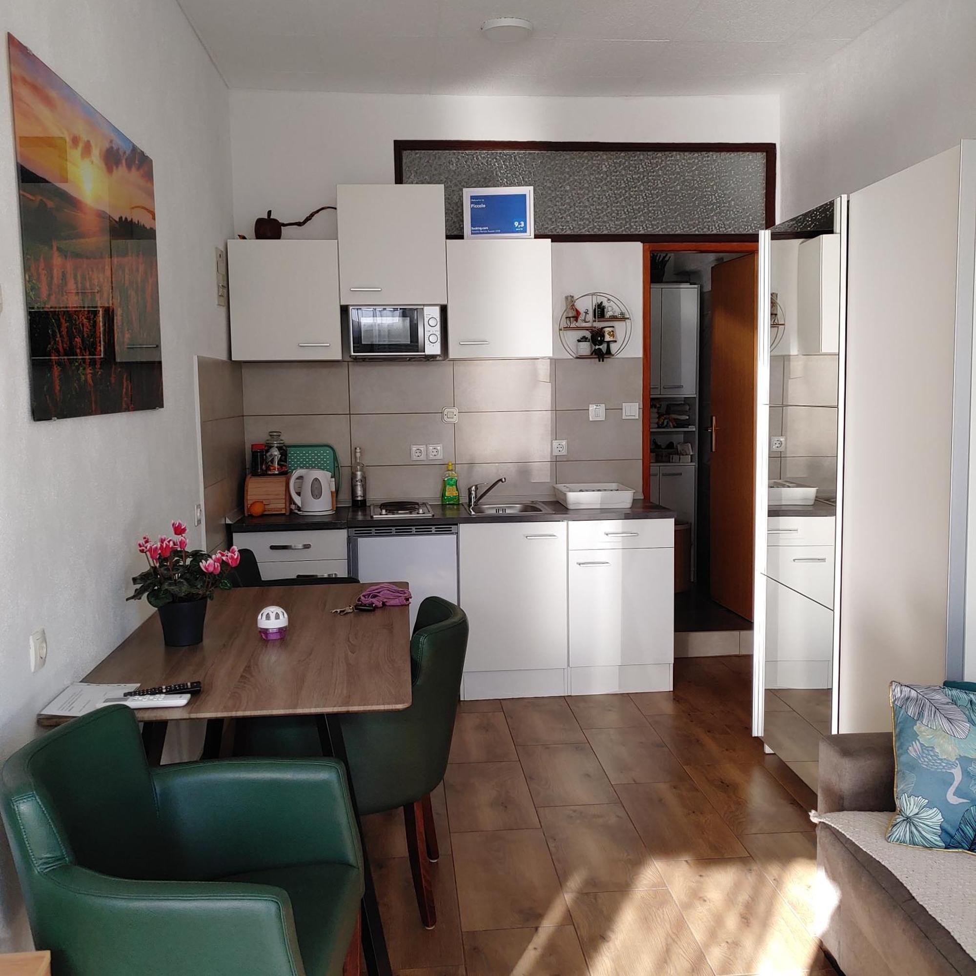 Piccolo Apartment คนิน ภายนอก รูปภาพ